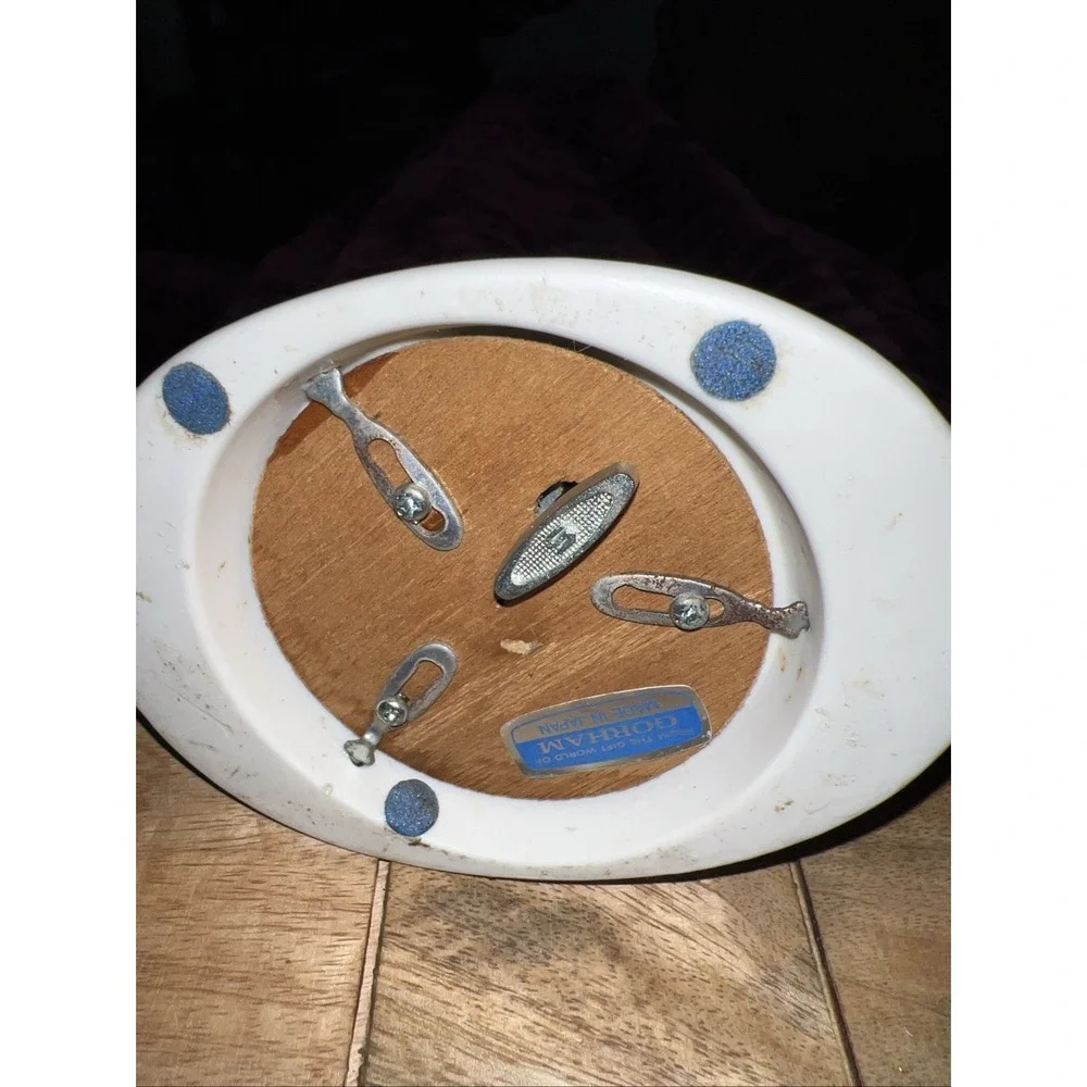 GIFT OF GORHAM PORCELAIN SWAN MUSIC BOX MADE JAPAN PLAYS 